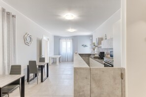 Fridge - Room 'Dei Due Mari - Sole' with Private Terrace, Wi-Fi and Air Conditioning (Morciano di Leuca)