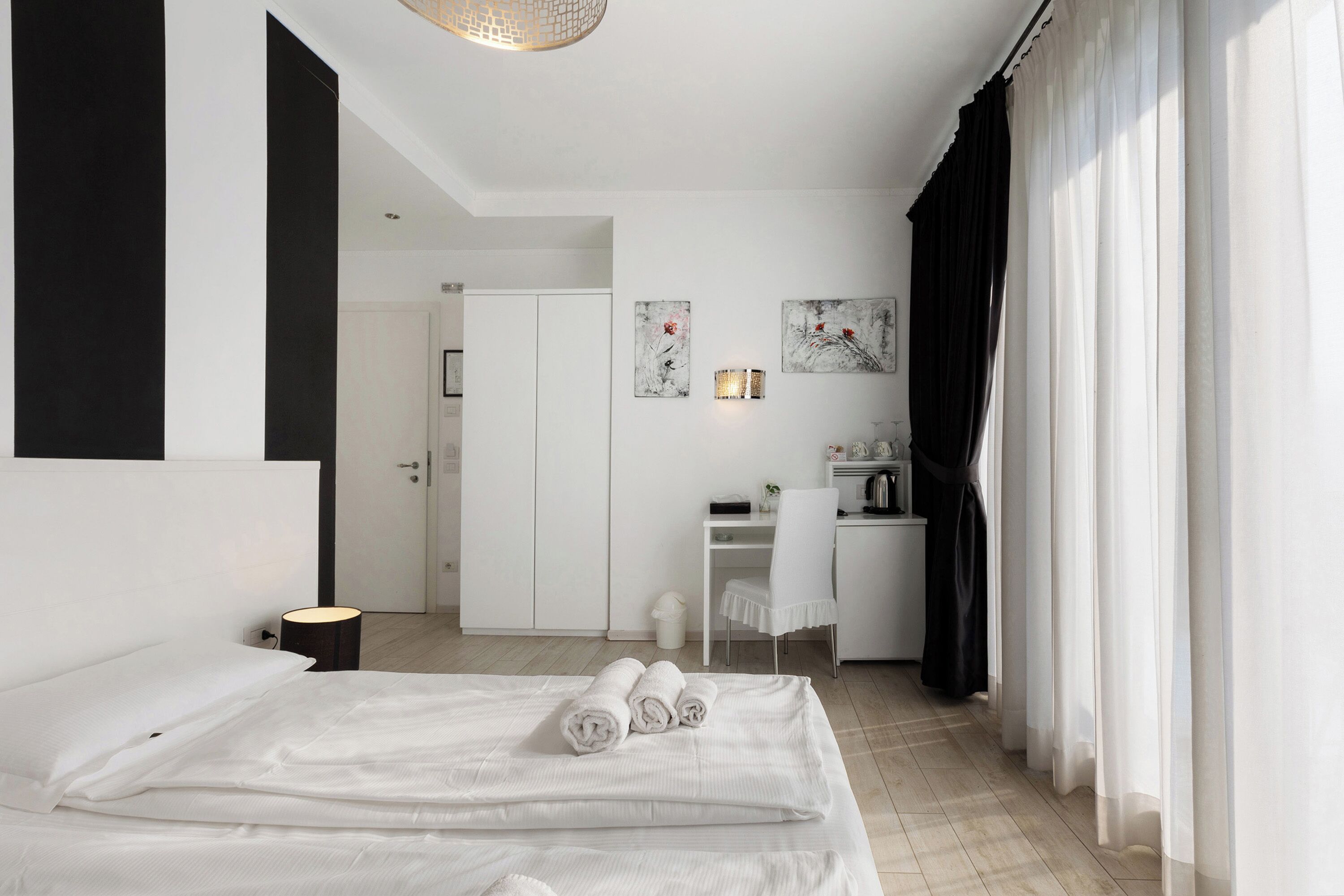 1 slaapkamer, een strijkplank/strijkijzer, gratis wifi, beddengoed