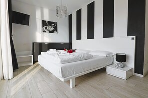 1 habitación, tabla de planchar con plancha, wifi gratis y ropa de cama 