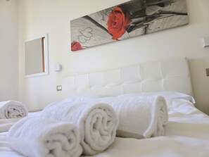 1 soverom, strykejern/-brett, wi-fi (inkludert) og sengetøy