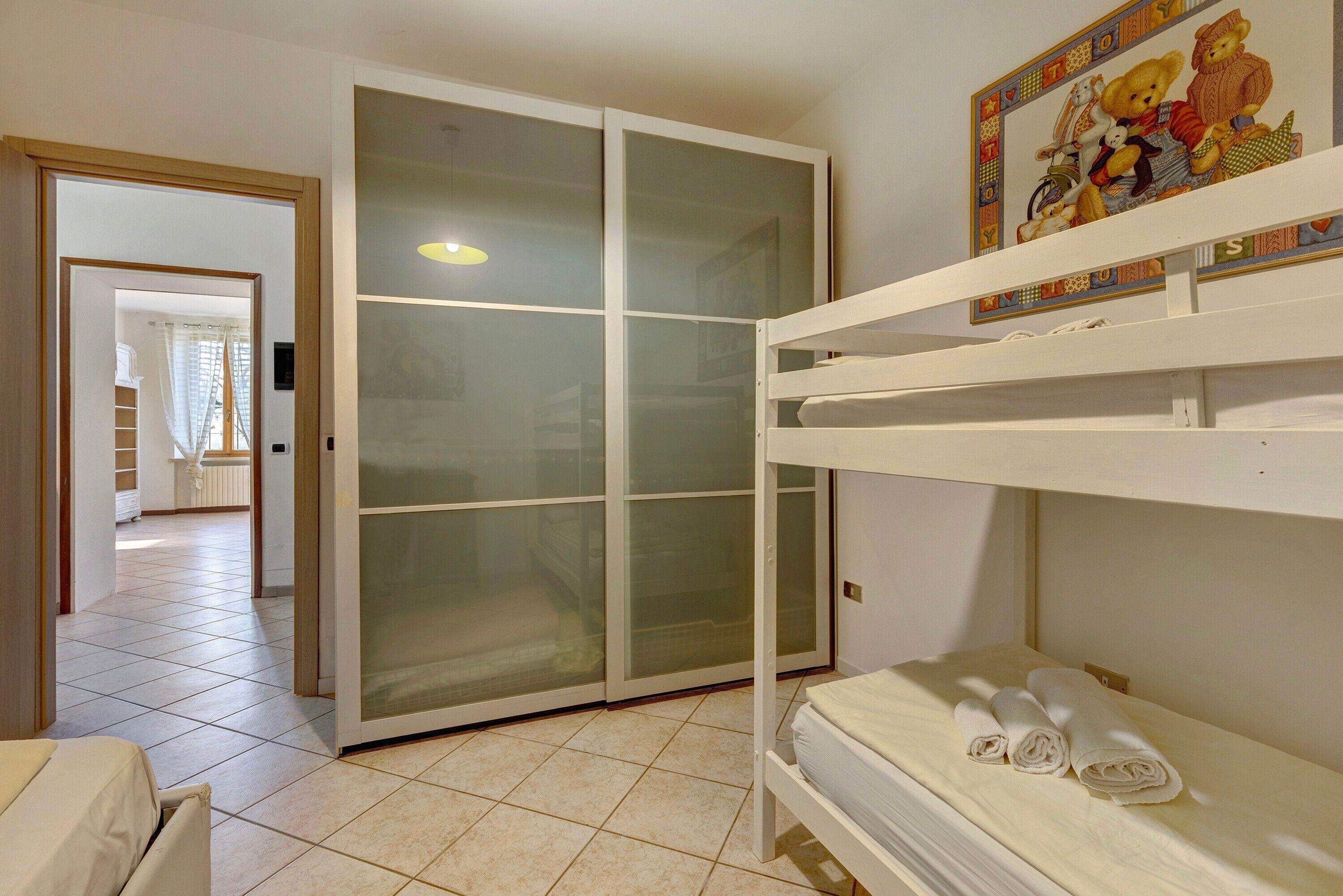 2 quartos, ferros/tábuas de passar roupa, Wi-Fi de cortesia