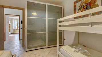 2 quartos, ferros/tábuas de passar roupa, Wi-Fi de cortesia