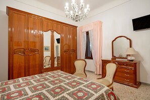 2 slaapkamers, een strijkplank/strijkijzer, gratis wifi, beddengoed