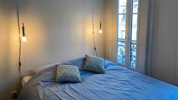 1 slaapkamer, een strijkplank/strijkijzer, gratis wifi, beddengoed