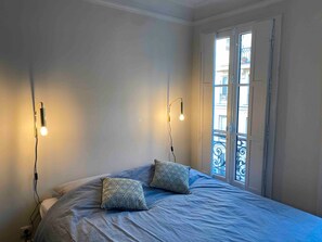 1 bedroom, iron/ironing board, free WiFi, bed sheets - Apartment 'Superbe Quartier Latin' with Shared Terrace, Shared Garden and Wi-Fi (Paris)