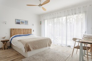 4 bedrooms, iron/ironing board, free WiFi, bed sheets - Architect's Villa 800m from the Sea – Comfort, Nature, and Serenity in Oléron, with Terrace Garden (Dolus-d'Oleron)