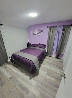 3 bedrooms, WiFi, bed sheets - Cozy 3-bedroom condo in charming Euclid with AC, WiFi (Euclid)
