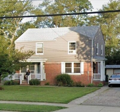 Cozy 3-bedroom condo in charming Euclid with AC, WiFi