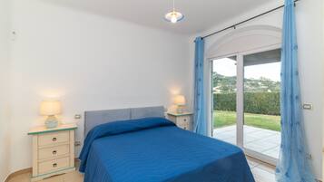 3 bedrooms, iron/ironing board, bed sheets