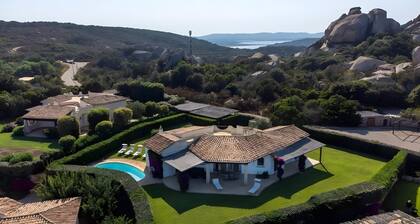 Villa 'Maddalena' mit Meerblick, Privatem Pool und Klimaanlage