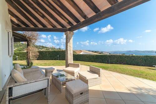 Villa 'Maddalena' mit Meerblick, Privatem Pool und Klimaanlage