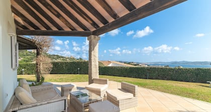 Villa 'Maddalena' mit Meerblick, Privatem Pool und Klimaanlage