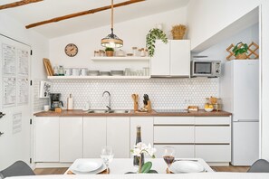 Fridge, microwave, stovetop, coffee/tea maker