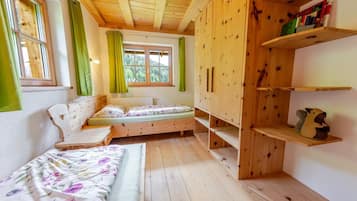 2 bedrooms, free WiFi, bed sheets