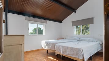 8 bedrooms, free WiFi, bed sheets