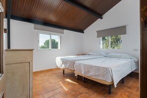 8 bedrooms, free WiFi, bed sheets