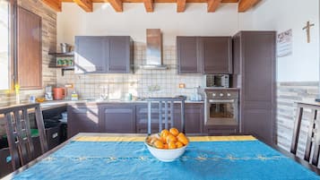 冰箱、微波炉、烤箱、炉灶