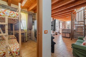 4 bedrooms, iron/ironing board, free WiFi, bed sheets