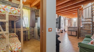 4 室のベッドルーム、アイロン / アイロン台、WiFi (無料)、ベッドシーツ