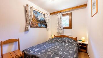 2 bedrooms, iron/ironing board, free WiFi
