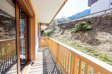 Property grounds. Apartment 'Valfréjus La Montagne- App 123' with Private Terrace, Balcony and Wi-Fi