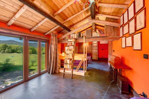 Interior - Cabin 'Casa Di Caccia' with Mountain View, Wi-Fi and Air Conditioning (Casaleggio Boiro)