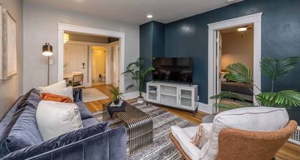 Elegant 2BR Larchmere Classic ~ Near Cleveland Clinic & Case Western University