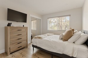 4 bedrooms, desk, travel crib, WiFi (free) - Moonlight Ridge| Spa, Gated, EV Charge, Game Room! (Big Bear)