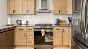 Coffee/tea maker, fridge, microwave, oven - Moonlight Ridge| Spa, Gated, EV Charge, Game Room! (Big Bear)