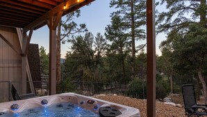 Outdoor spa tub - Moonlight Ridge| Spa, Gated, EV Charge, Game Room! (Big Bear)