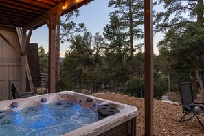 Bañera de hidromasaje al aire libre