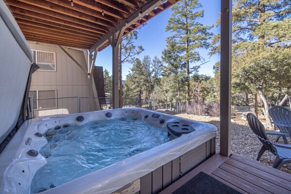 Outdoor spa tub