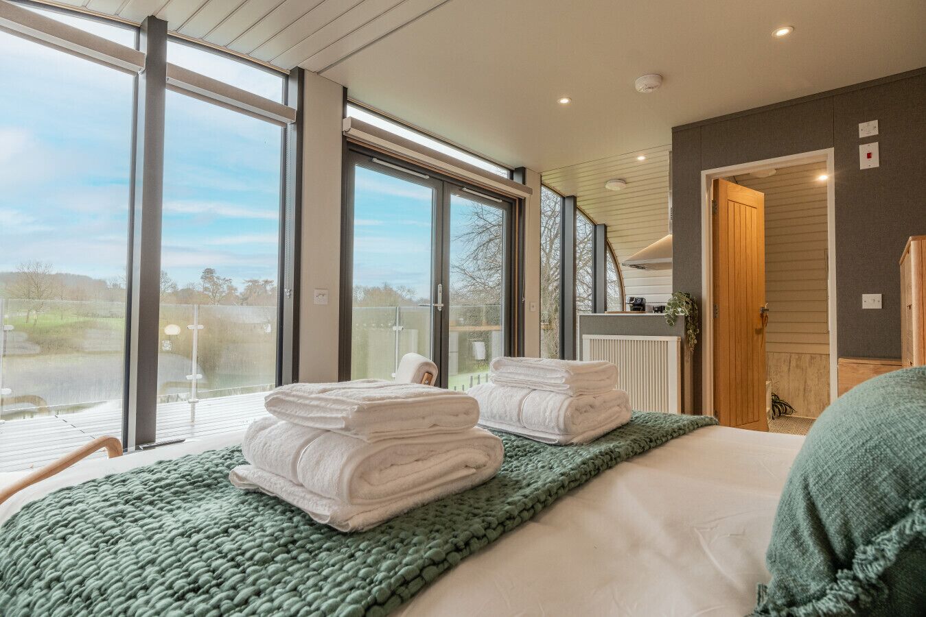 1 bedroom, desk, free WiFi, bed sheets