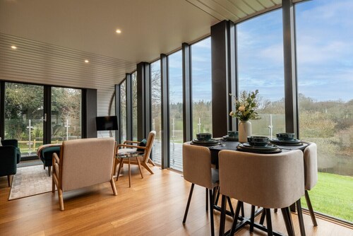 Fabulous Two Bedroom Eco Pod, Old Chalford Estate