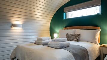 2 bedrooms, desk, free WiFi, bed sheets