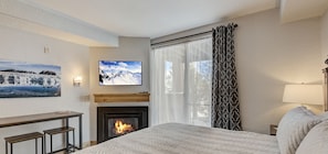 3 bedrooms, desk, iron/ironing board, travel cot - FAB Ski Condo Base of Mtn slps 6, a 2bed/3ba remodeled w/heated pool + hot tub (Park City)