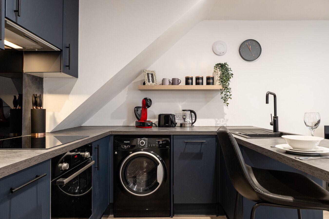 Fridge, oven, stovetop, dishwasher