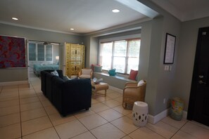 Interior - Charming 2-bedroom apartment in fantastic Miami with AC, WiFi (Miami)