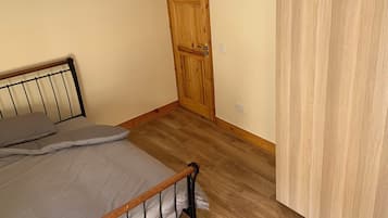 2 habitaciones, tabla de planchar con plancha y wifi gratis
