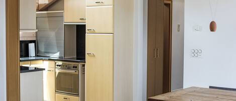 Réfrigérateur, four, lave-vaisselle