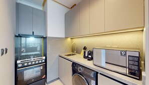 Fridge, microwave, oven, stovetop