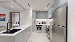 ثلاجة، ميكروويف، فرن، موقد طهي مسطح