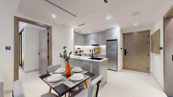 ثلاجة، ميكروويف، فرن، موقد طهي مسطح