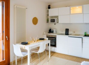 Geladeira, fogão, cooktop, lava-louças