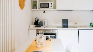 Frigorifero, forno, piano cottura, lavastoviglie