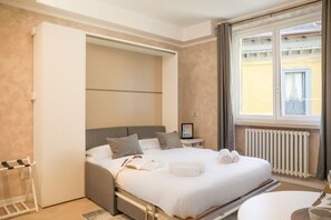 Iron/ironing board, WiFi, bed sheets - BLUE WAVE by Design Studio (Bellano)