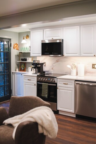 Designer Apartment in the Heart of Historic Capitol Hill: 10 Min Walk to Capitol