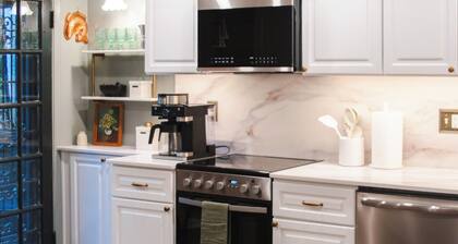 Designer Apartment in the Heart of Historic Capitol Hill: 10 Min Walk to Capitol