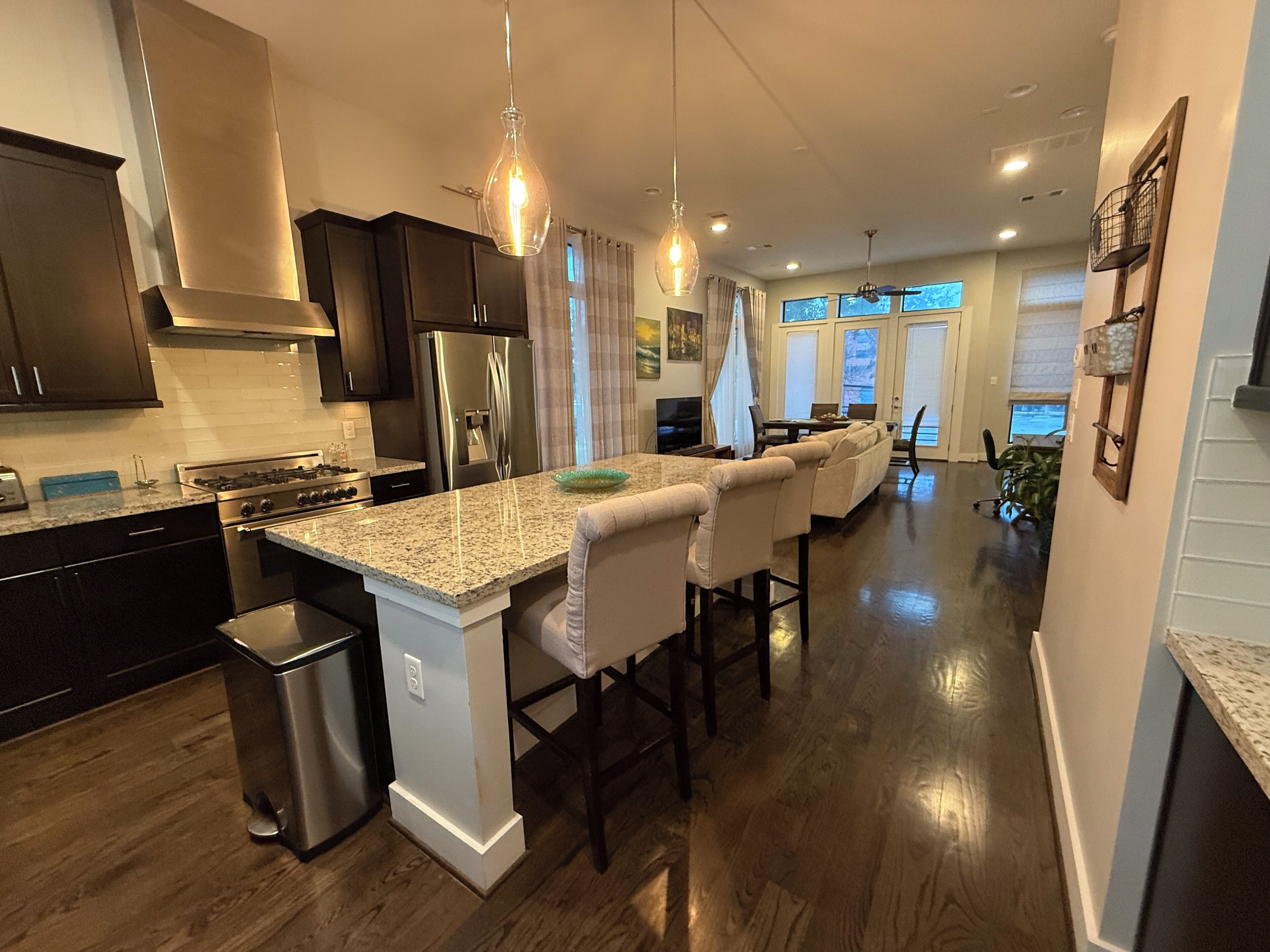 ثلاجة، ميكروويف، فرن، موقد طهي مسطح