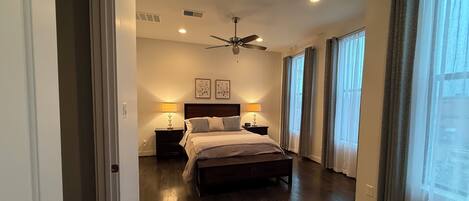 3 bedrooms, desk, iron/ironing board, WiFi